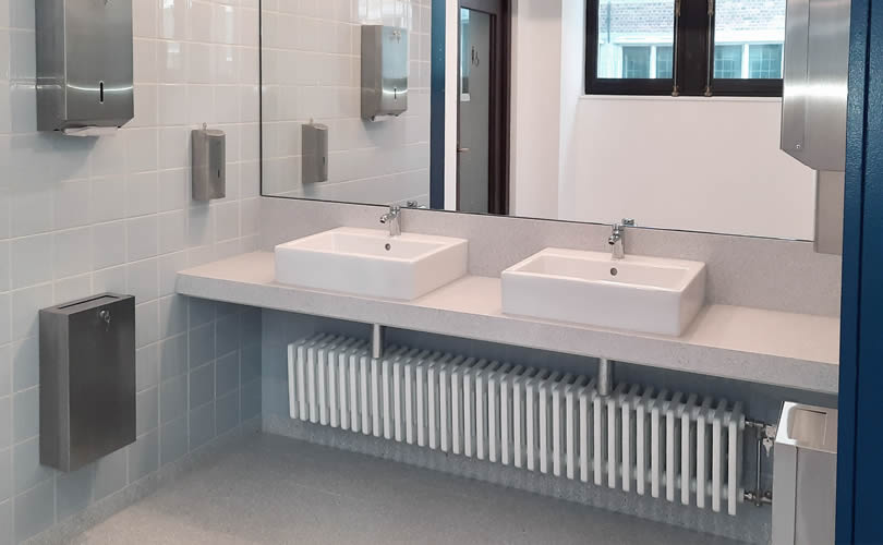 Radiatoren in de toiletten van het Antwerps stadhuis