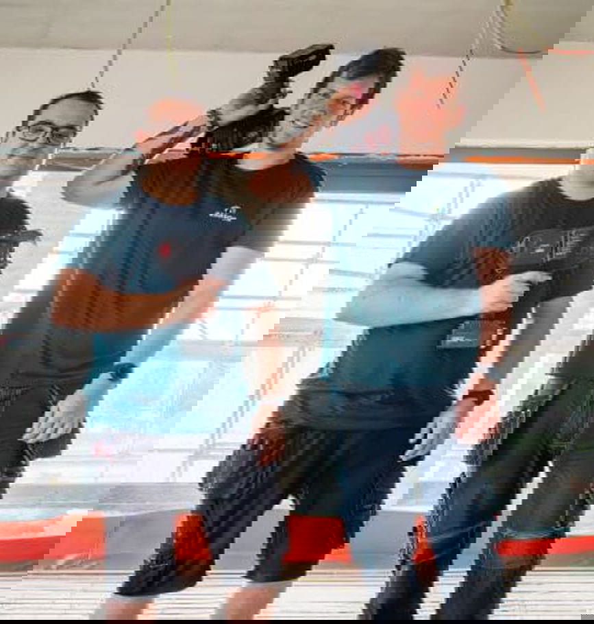 Mounting service 2 guys